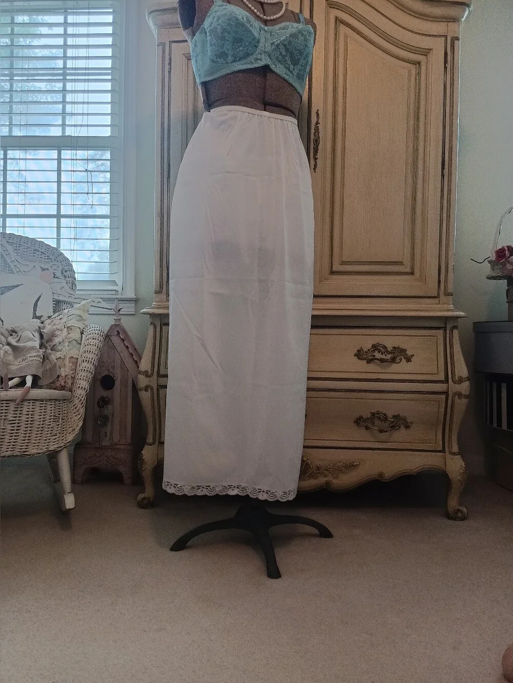 VINTAGE UNWORN "SHADOWLINE" LONG HALF SLIP W/ STUNNING BACK LACE TRIMMED SLIT! - Picture 5 of 11